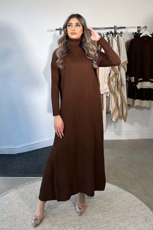 ROLL NECK TWO-PIECE SET BROWN